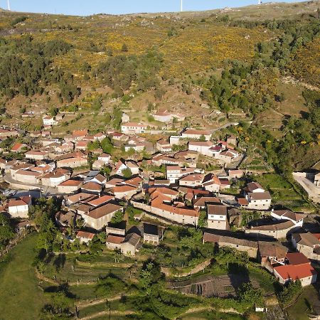 ヴィーラ・ポウカ・デ・アギアル Casa Padre Manuel Do Coutoヴィラ エクステリア 写真