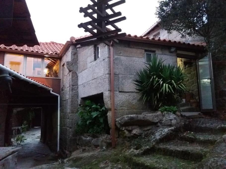 ヴィーラ・ポウカ・デ・アギアル Casa Padre Manuel Do Coutoヴィラ エクステリア 写真