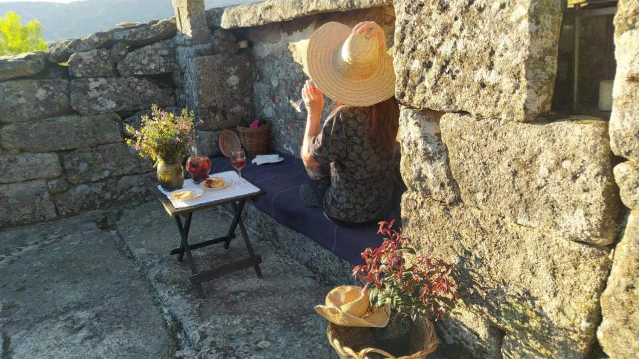 ヴィーラ・ポウカ・デ・アギアル Casa Padre Manuel Do Coutoヴィラ エクステリア 写真