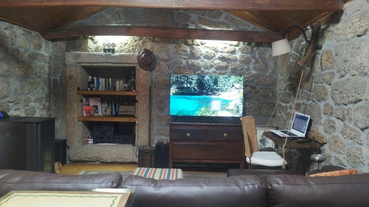 ヴィーラ・ポウカ・デ・アギアル Casa Padre Manuel Do Coutoヴィラ エクステリア 写真