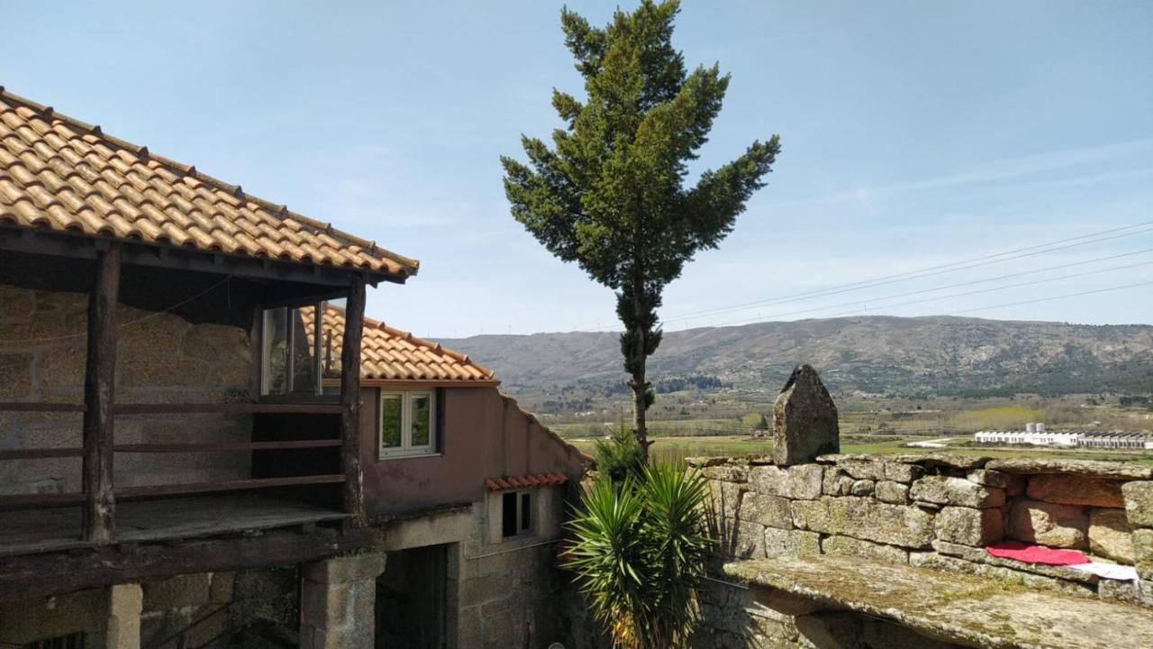 ヴィーラ・ポウカ・デ・アギアル Casa Padre Manuel Do Coutoヴィラ エクステリア 写真