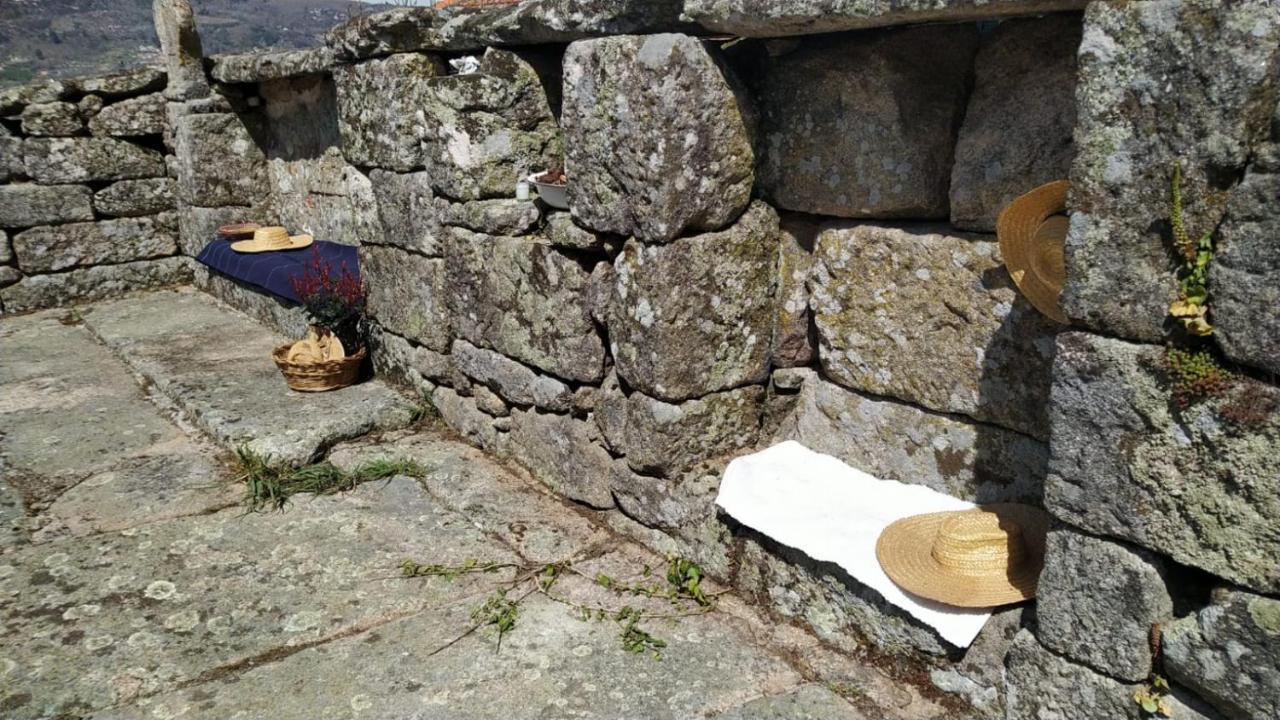 ヴィーラ・ポウカ・デ・アギアル Casa Padre Manuel Do Coutoヴィラ エクステリア 写真