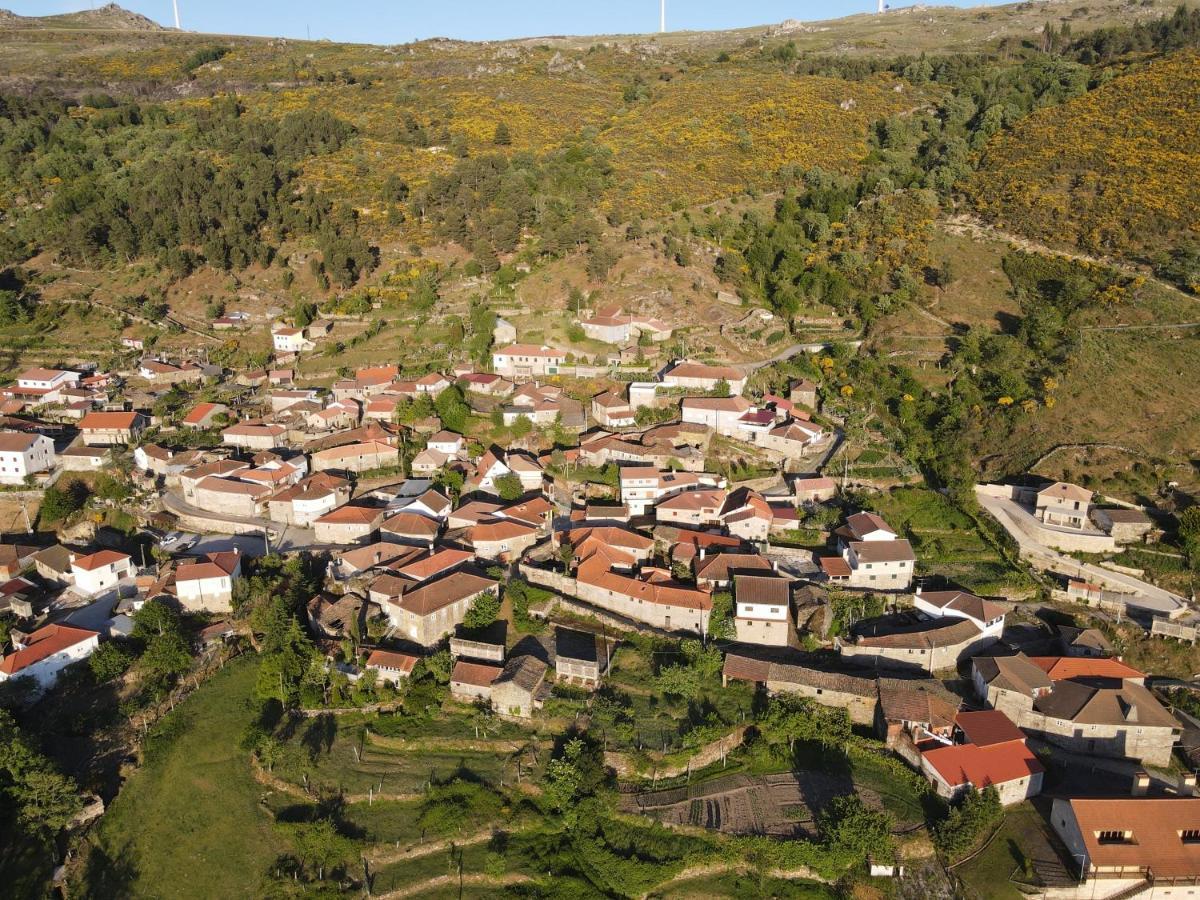 ヴィーラ・ポウカ・デ・アギアル Casa Padre Manuel Do Coutoヴィラ エクステリア 写真