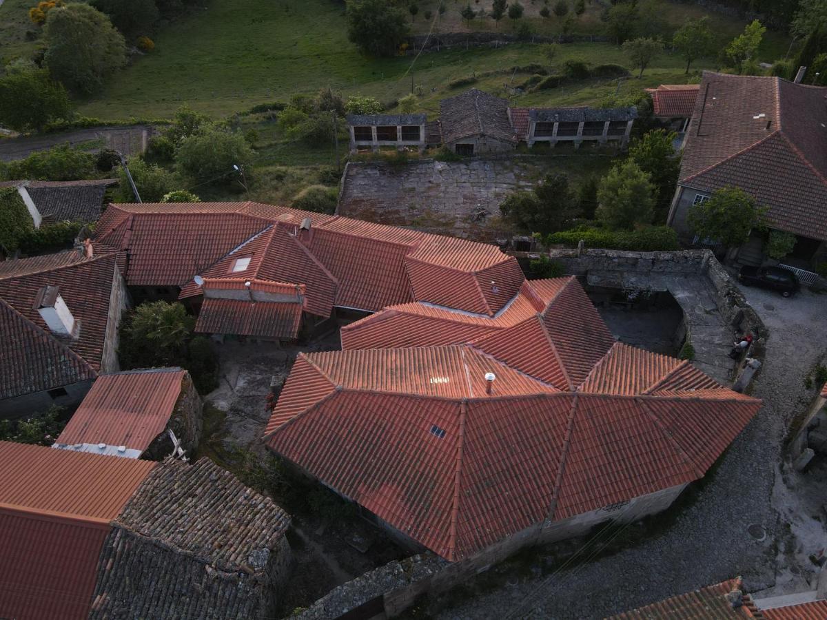 ヴィーラ・ポウカ・デ・アギアル Casa Padre Manuel Do Coutoヴィラ エクステリア 写真
